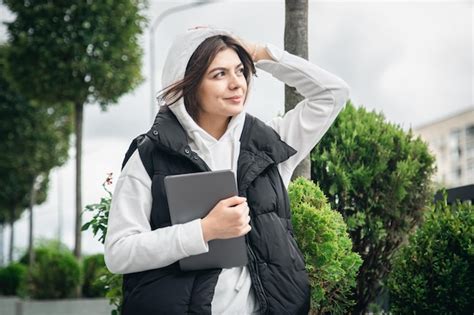 Toradh íomhá ar Built in Tablet That Is in Outside