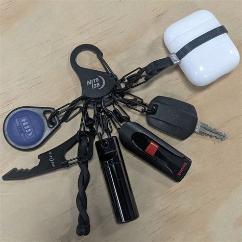 Toradh íomhá ar Keys with Keychains