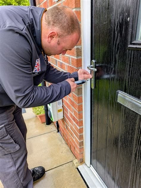 Toradh íomhá ar Lock Cover Sign