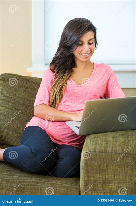 Woman Using Laptop Computer に対する画像結果