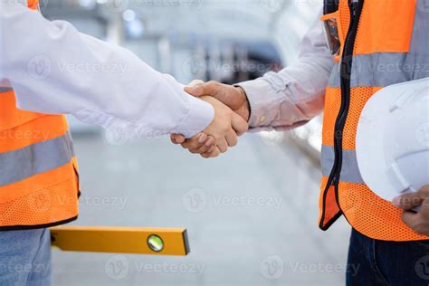 Toradh íomhá ar Software Engineer Handshake