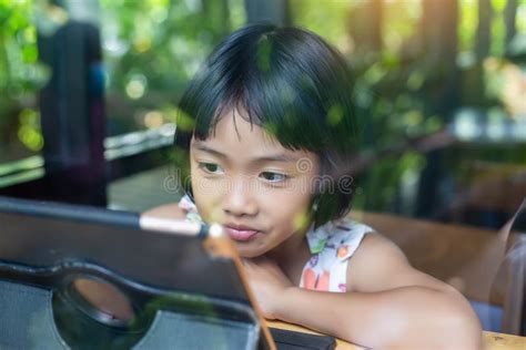 Toradh íomhá ar Kids Using Home Computer