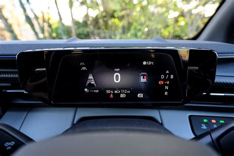 Ford Explorer AWD Premium Boot Space に対する画像結果