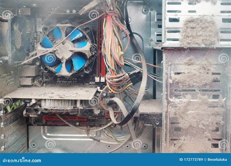 Toradh íomhá ar Inside of a Computer Breakdown