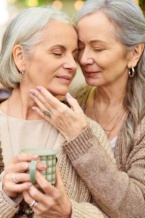 2 Middle-Age Women に対する画像結果