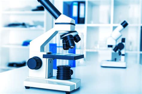 Toradh íomhá ar Microscope in Lab