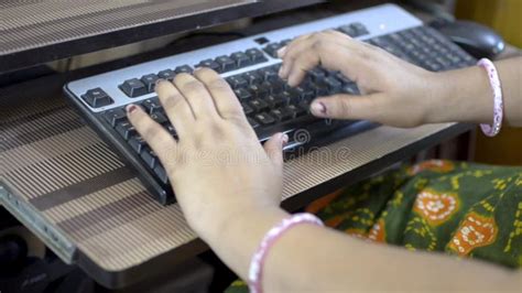 Computer Typing Keyboard Desktop に対する画像結果