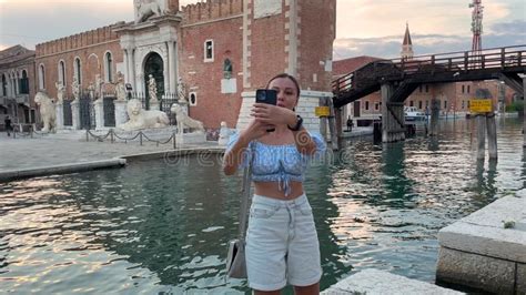 Afbeeldingsresultaten voor Moving around Internet Mobile