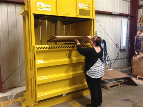 Afbeeldingsresultaten voor Freeman Cardboard Compactor