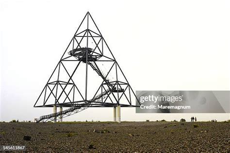 Triangular Based Pyramid Building に対する画像結果