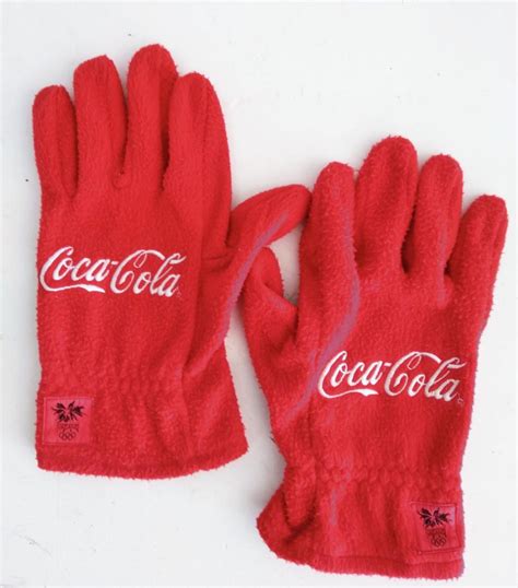 Toradh íomhá ar Diet Coke Wool Mittens