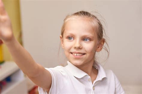Tween Girl Reaching Out માટે ઇમેજ પરિણામ