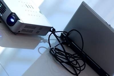 Afbeeldingsresultaten voor Projector to Laptop Connection Cable