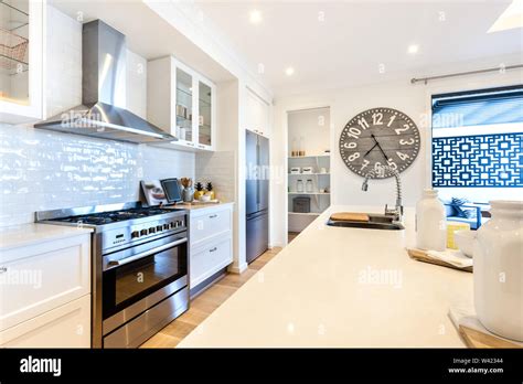 Kitchen Counter with Window に対する画像結果