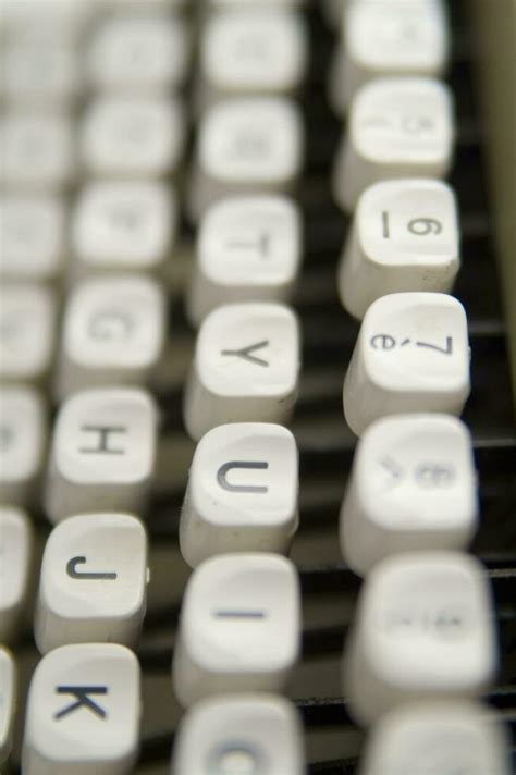 Bildergebnis für Logitech Typewriter Keyboard