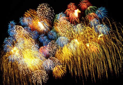 Afbeeldingsresultaten voor Fireworks Exploding Pics