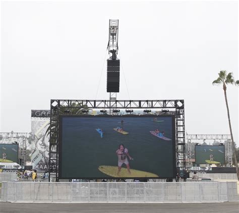 Toradh íomhá ar Line Array Tower Built Out of Truss
