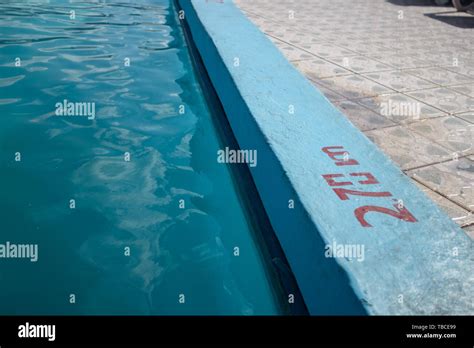 Depth Marking Line in Swimming Pool に対する画像結果