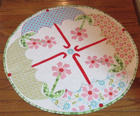 Afbeeldingsresultaten voor Round Table Topper Quilt Patterns