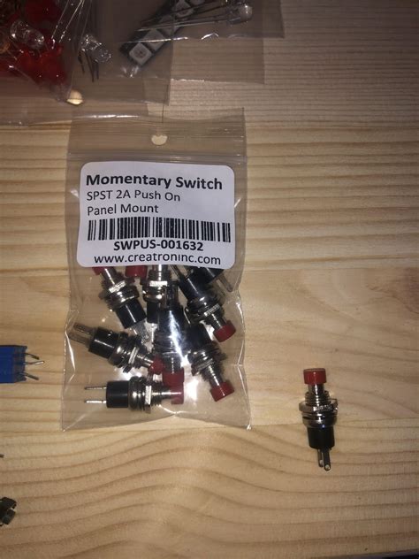 Toradh íomhá ar Arduino Momentary Switch