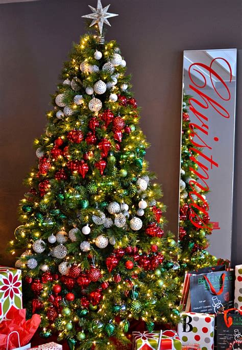 Christmas Tree Ideas: How to Decorate a Christmas Tree