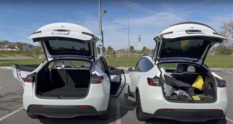 Tesla 7 Seater Inside に対する画像結果