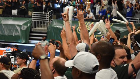 Toradh íomhá ar Fiserv Forum Fans