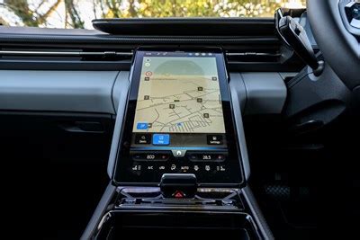 Ford Explorer AWD Premium Boot Space に対する画像結果