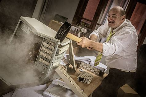 Smashing Computer Face に対する画像結果