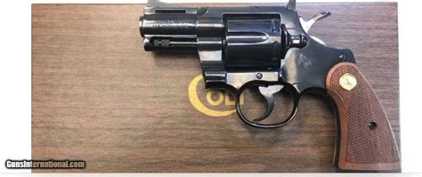 Toradh íomhá ar Colt Python Royal Blue Gold Lining