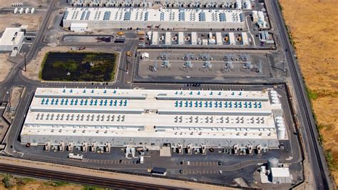 Afbeeldingsresultaten voor Amazon Data Center Building Inside