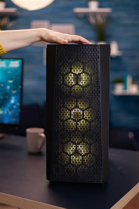 Toradh íomhá ar Computer Operating Woman Vectors