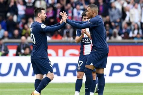 First Soccer Match に対する画像結果