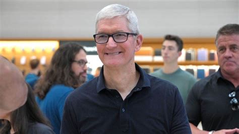 Image result for Tim Cook Bodyguard
