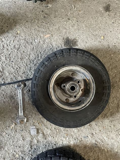 Afbeeldingsresultaten voor How to Remove a Tire From a Rim