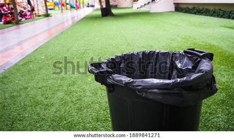 Toradh íomhá ar Dustbin Class Clip Art