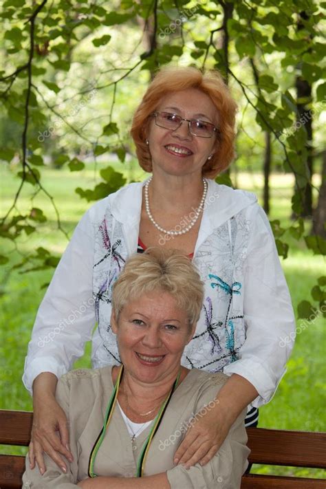 2 Middle-Age Women に対する画像結果