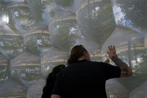 Toradh íomhá ar Large Inflatable Camera