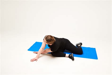 Toradh íomhá ar QL Stretches Hand Out