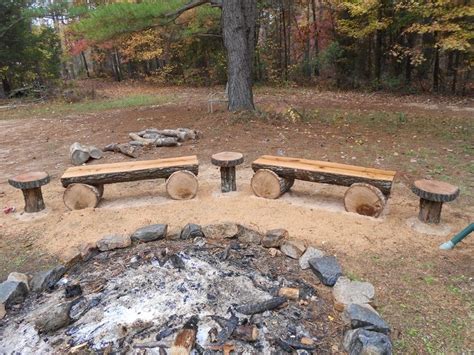 Toradh íomhá ar Log Bench around Fire