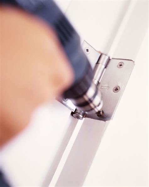 Installing a Continuous Hinge に対する画像結果