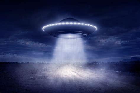 Afbeeldingsresultaten voor Alien Ship Taking Car