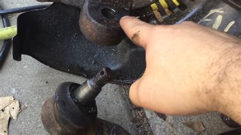 Toradh íomhá ar How to Remove Control Arm Ball Joint
