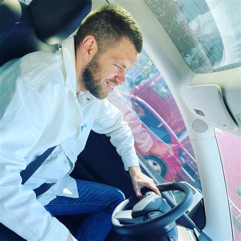 Tesla Taxi に対する画像結果