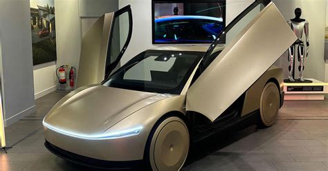 Tesla Robot Taxi に対する画像結果