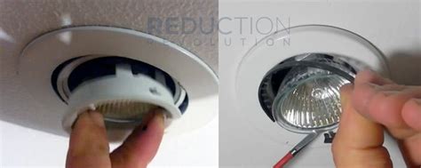 Toradh íomhá ar Changing Bulb in a Spring Loaded LED Light