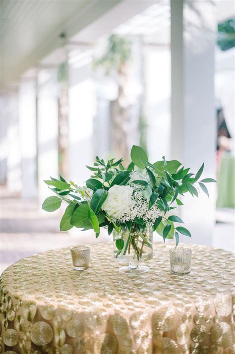 Afbeeldingsresultaten voor How to Decorate Cocktail Table