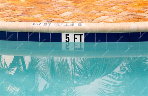 Depth Marking Line in Swimming Pool に対する画像結果