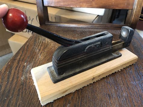 Toradh íomhá ar Spring Loaded Lever Handle Utility Vehicles