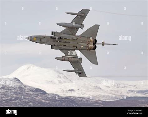 Toradh íomhá ar Tornado Mach Loop